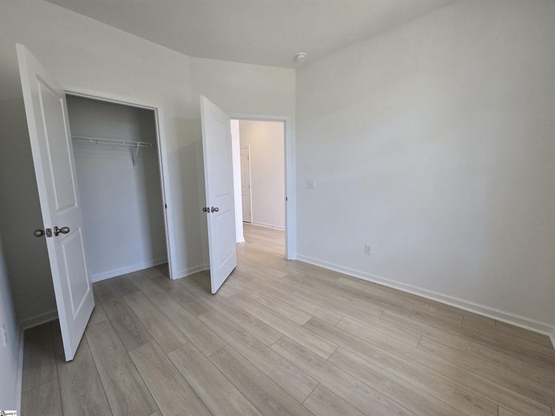 Spacious, unfurnished interior of a new home in Shiloh Trail, Wellford (Image 15).