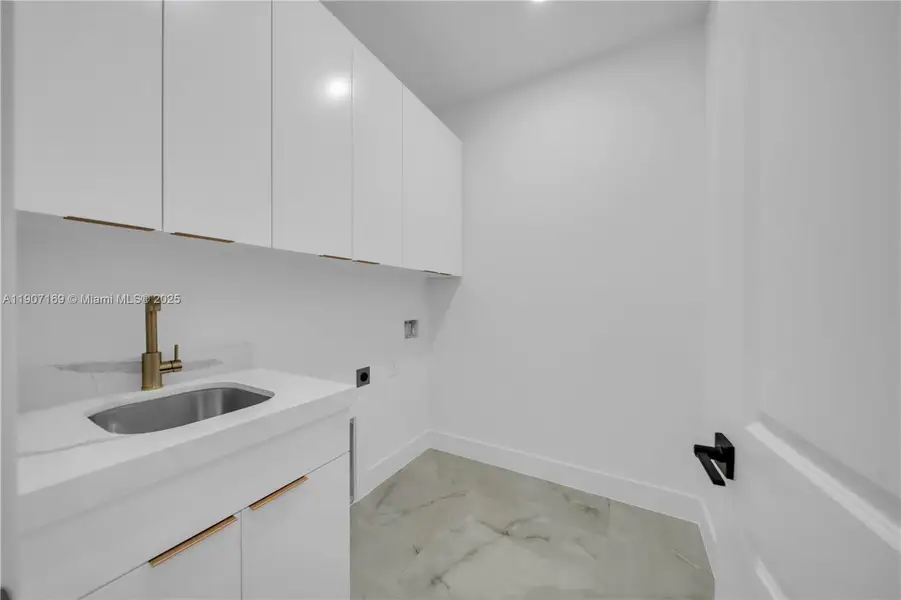 Furnished interior view inside a new home in , Cape Coral (Image 4).