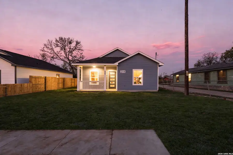 Exterior details and patio area of a home in , San Antonio (Image 18).