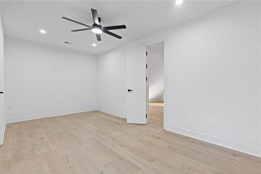 Spacious, unfurnished interior of a new home in , Alpharetta (Image 28).