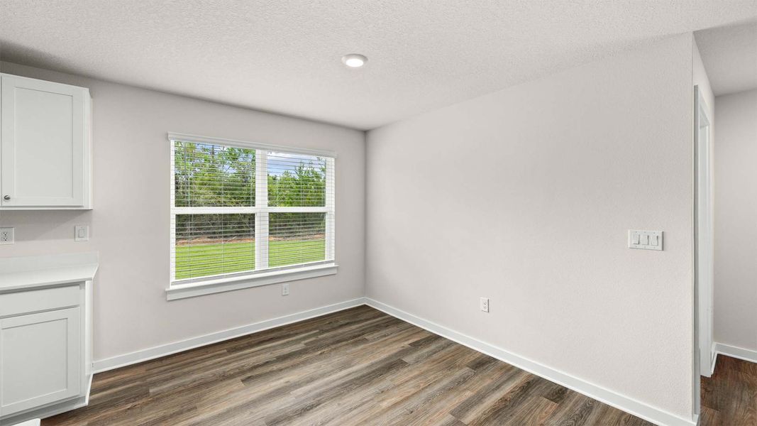 Spacious, unfurnished interior of a new home in Sunny Hills, Chipley (Image 20).