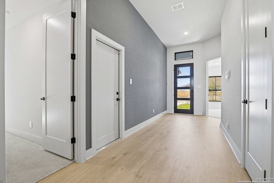 Spacious, unfurnished interior of a new home in Ventana - 60', Bulverde (Image 23).