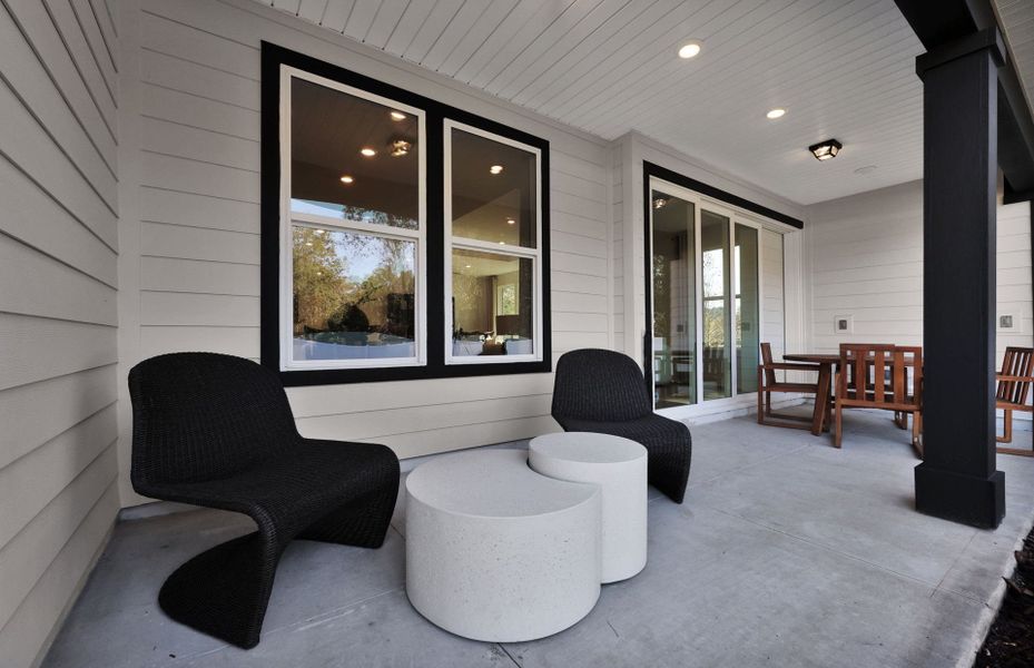 Representative exterior details of a home built from the Mystique by Pulte Homes in Murray Farms, Middleburg (Image 3).