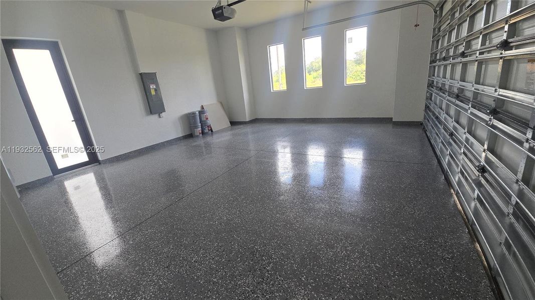 Spacious, unfurnished interior of a new home in , Lehigh Acres (Image 22).