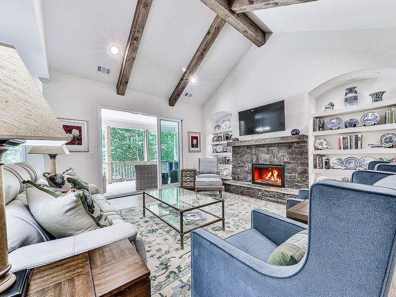 Furnished interior view inside a new home in , Waleska (Image 19).
