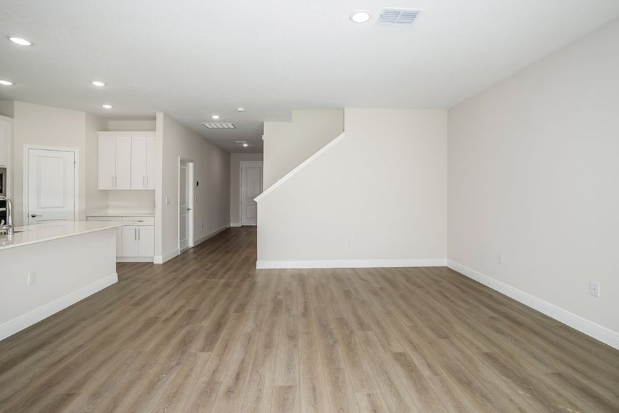 Spacious, unfurnished interior of a new home in Pasadena Woods, Dade City (Image 14).