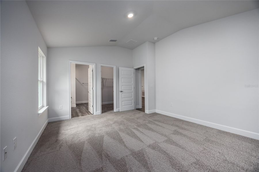 Spacious, unfurnished interior of a new home in Kirkland Farms, Alachua (Image 32).
