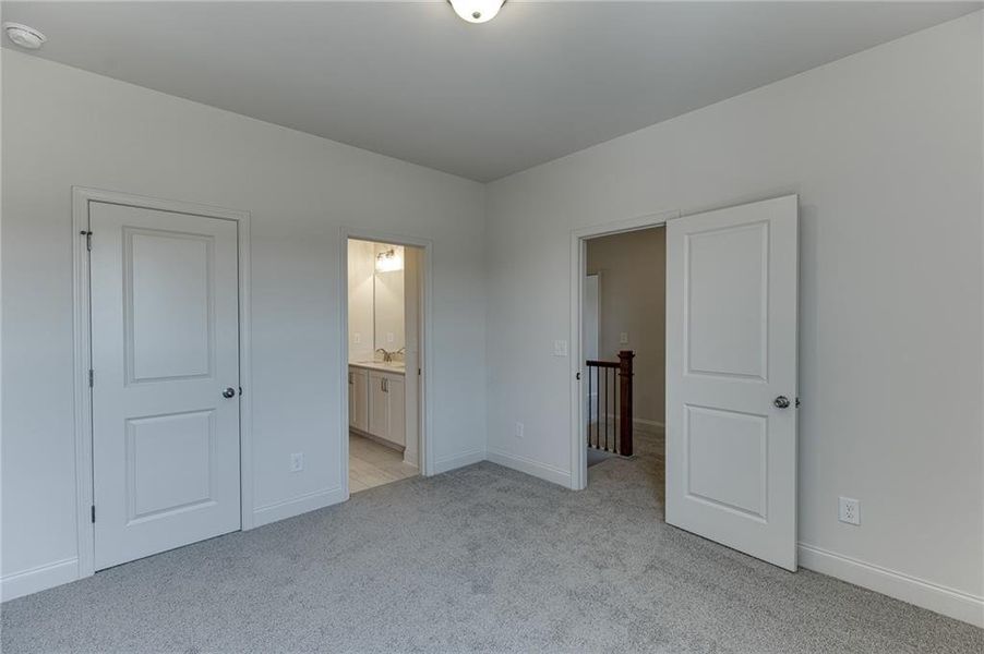 Spacious, unfurnished interior of a new home in , Jefferson (Image 39).