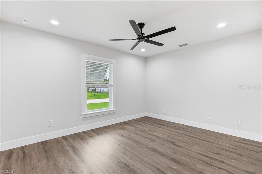 Spacious, unfurnished interior of a new home in , Punta Gorda (Image 20).