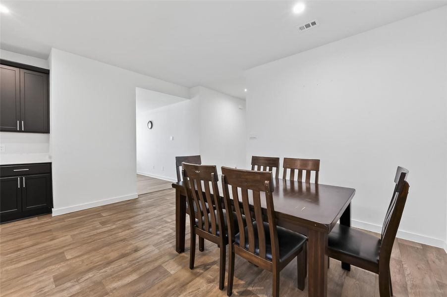 Dedicated dining area, perfect for family gatherings and entertaining