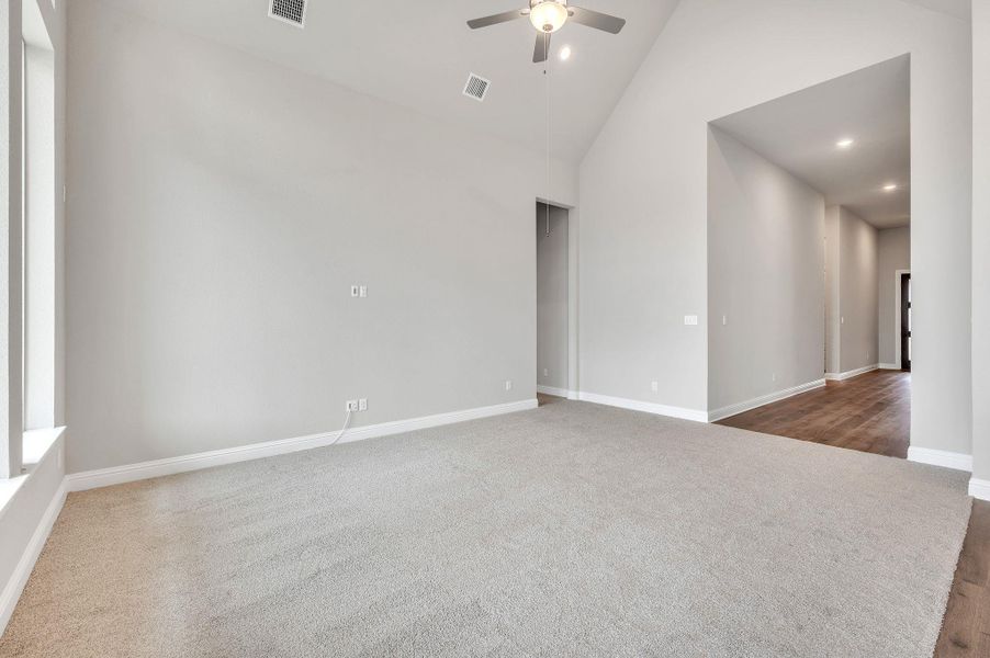 Spacious, unfurnished interior of a new home in Crescent Bluff, Georgetown (Image 16). Spacious, unfurnished interior of a new home in Crescent Bluff, Georgetown (Image 16).