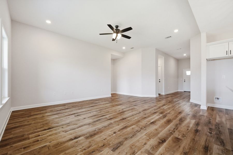 Spacious, unfurnished interior of a new home in Barton's Bend, Crestview (Image 46).