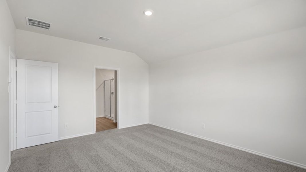 Spacious, unfurnished interior of a new home in Valor Farms, Royse City (Image 25).