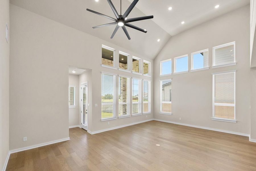 Spacious, unfurnished interior of a new home in Santa Rita Ranch, Liberty Hill (Image 18).