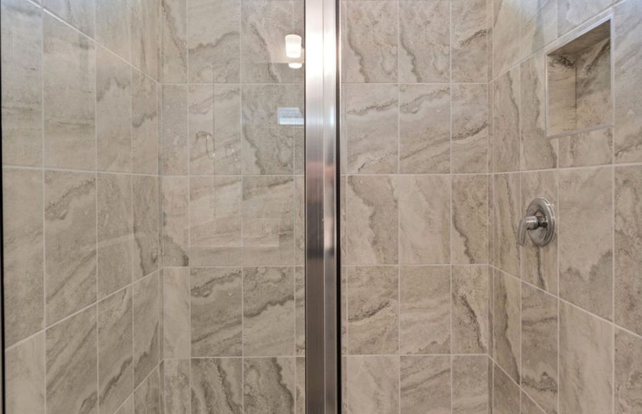 Close-up of interior finishes inside a home in Evergreen, Thonotosassa (Image 11).