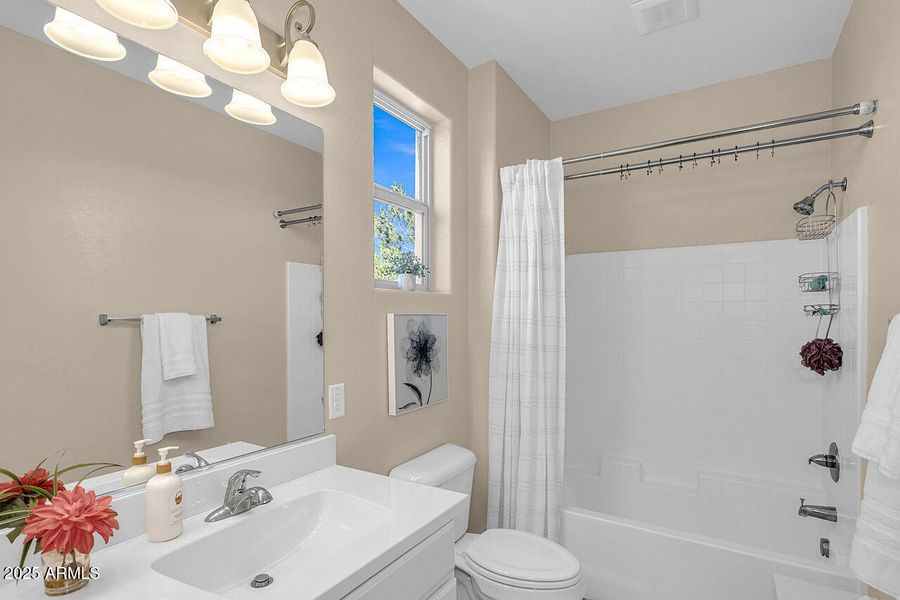 HK5A0660-1280 HK5A0660-1280