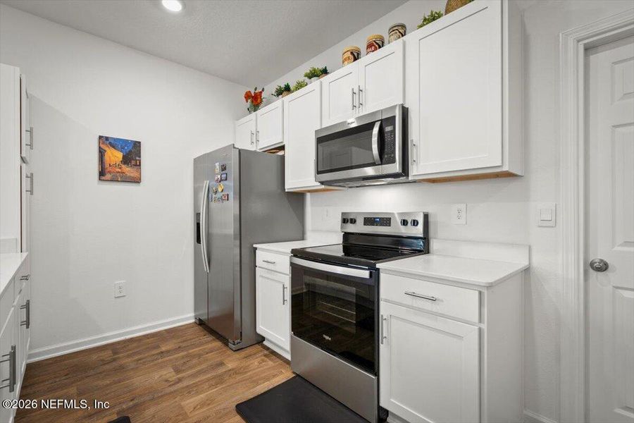 Furnished interior view inside a new home in , Middleburg (Image 27).