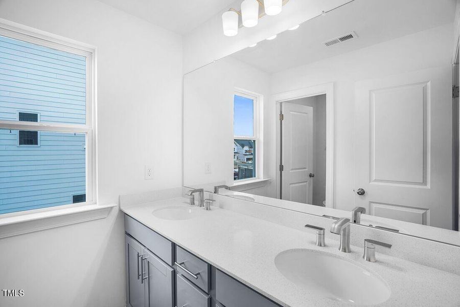 silverstone-bedford-lot-372-bathroom