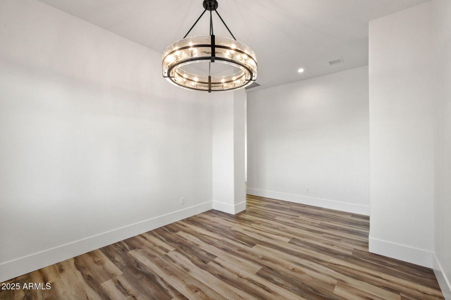 28-Dining Room 4 28-Dining Room 4