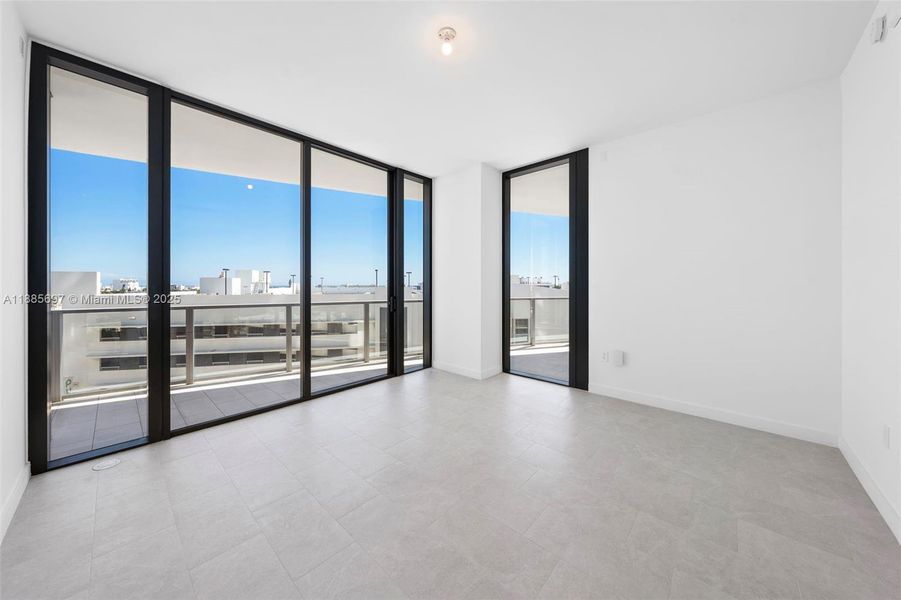 Spacious, unfurnished interior of a new home in Five Park, Miami Beach (Image 18). Spacious, unfurnished interior of a new home in Five Park, Miami Beach (Image 18).