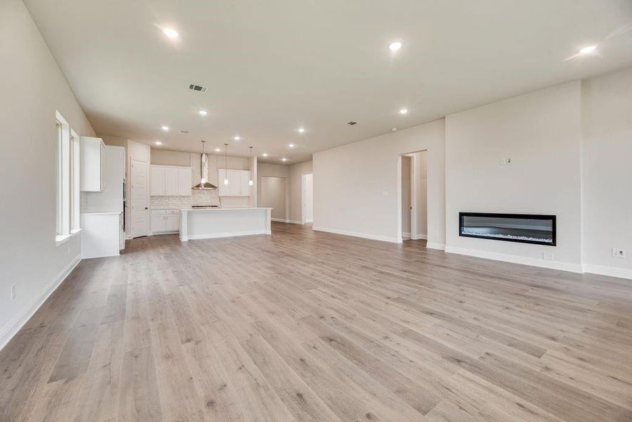 Spacious, unfurnished interior of a new home in Bayside, Rowlett (Image 30).