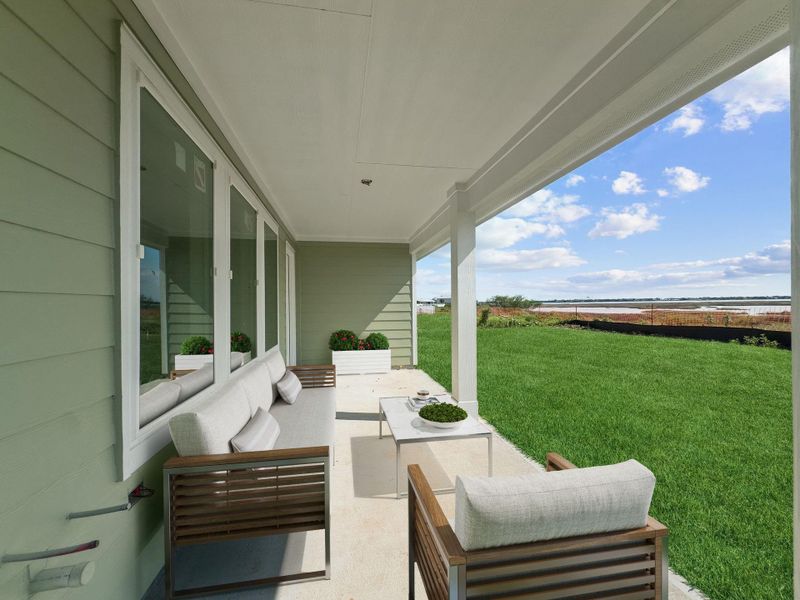 Exterior details and patio area of a home in Grand Cay Harbour, Texas City (Image 3).