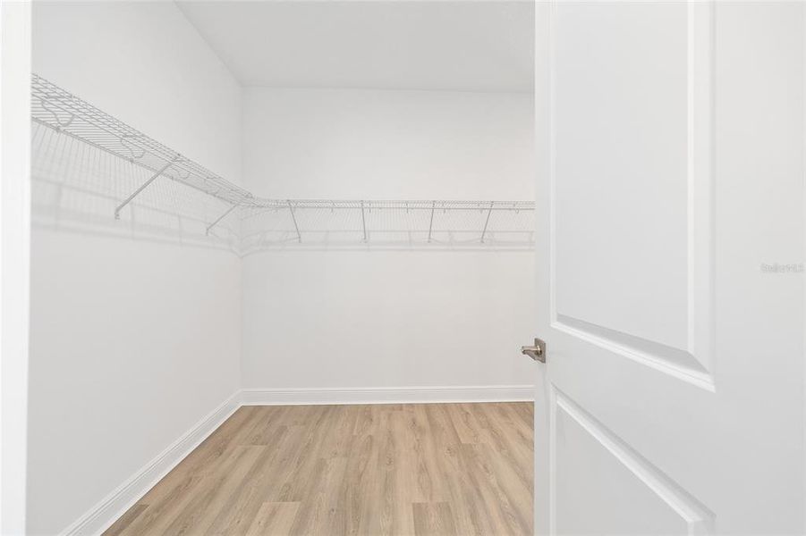 Spacious, unfurnished interior of a new home in , Ocala (Image 27).