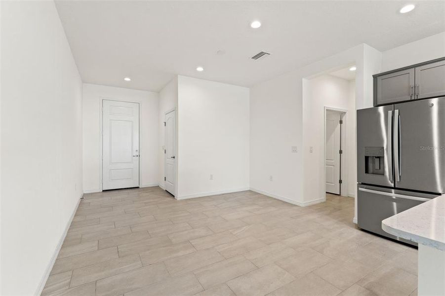 Spacious, unfurnished interior of a new home in , Bradenton (Image 17).