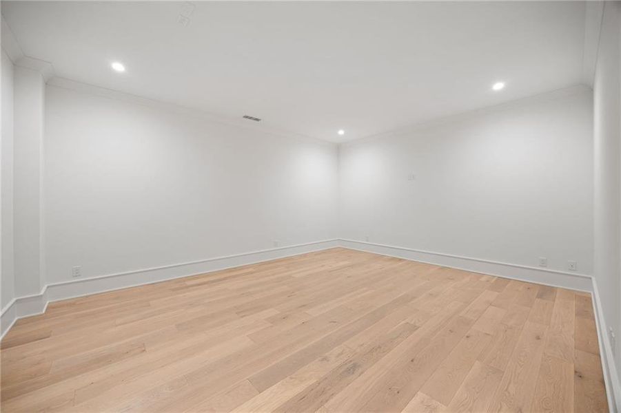Spacious, unfurnished interior of a new home in , Atlanta (Image 20).