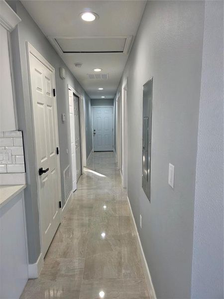 Spacious, unfurnished interior of a new home in , Tampa (Image 15).