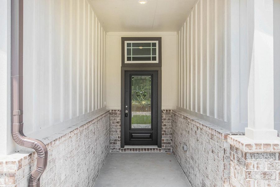 Exterior details and patio area of a home in Columbia Lakes, West Columbia (Image 3).