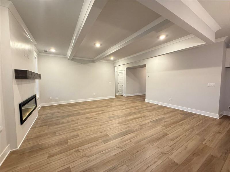 Spacious, unfurnished interior of a new home in Ponderosa Farms Manor, Gainesville (Image 25).