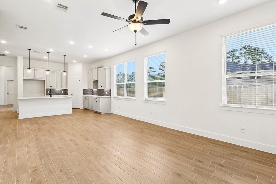 Spacious, unfurnished interior of a new home in Evergreen 40s, Conroe (Image 24). Spacious, unfurnished interior of a new home in Evergreen 40s, Conroe (Image 24).