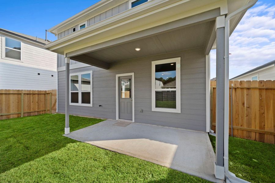 Exterior details and patio area of a home in Peppervine, Porter (Image 2).