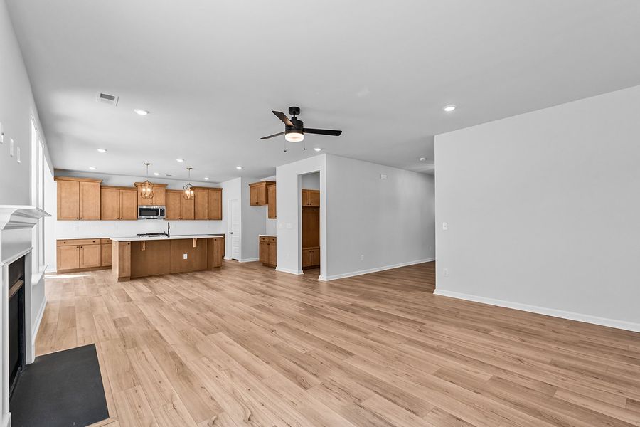 Spacious, unfurnished interior of a new home in Fieldstone, Lexington (Image 30).