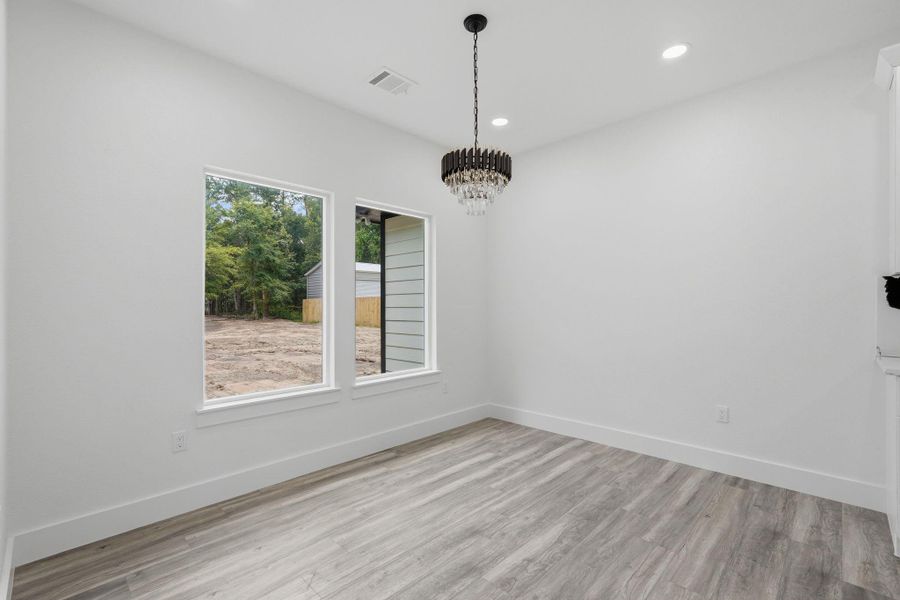 Spacious, unfurnished interior of a new home in , Conroe (Image 30).