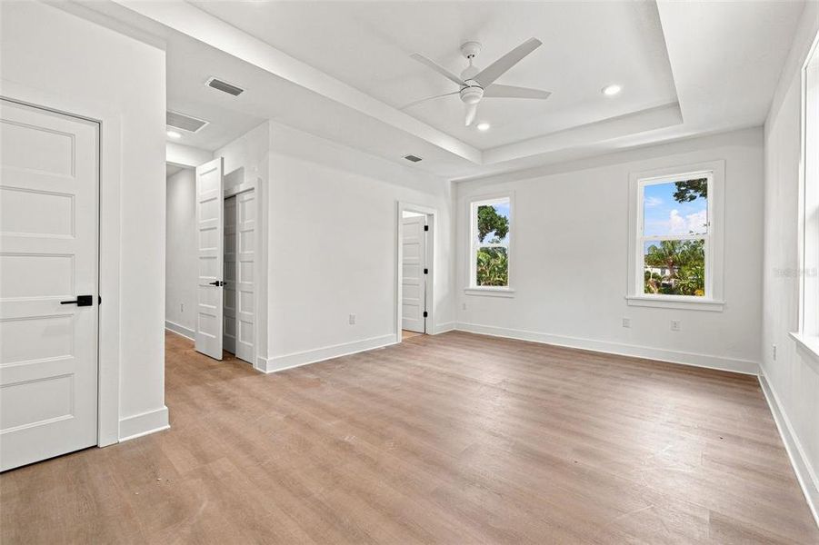 Spacious, unfurnished interior of a new home in , Tampa (Image 17).