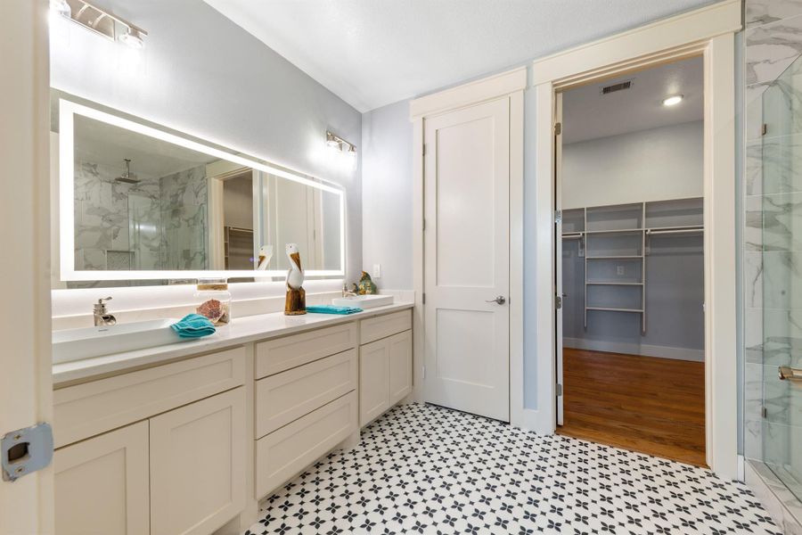 Furnished interior view inside a new home in , Galveston (Image 27).