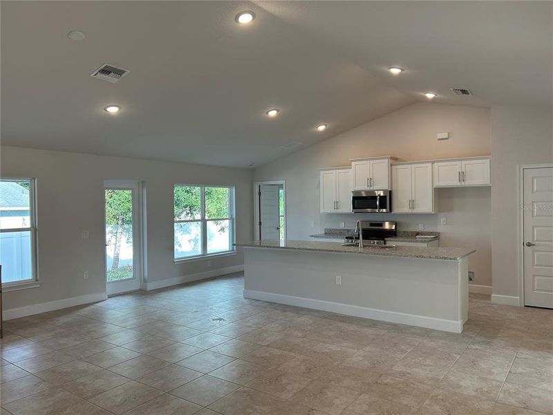 Image 17 of a home in Venice.