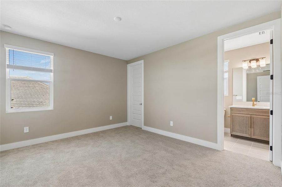 Spacious, unfurnished interior of a new home in Cassata Lakes, Nokomis (Image 11).