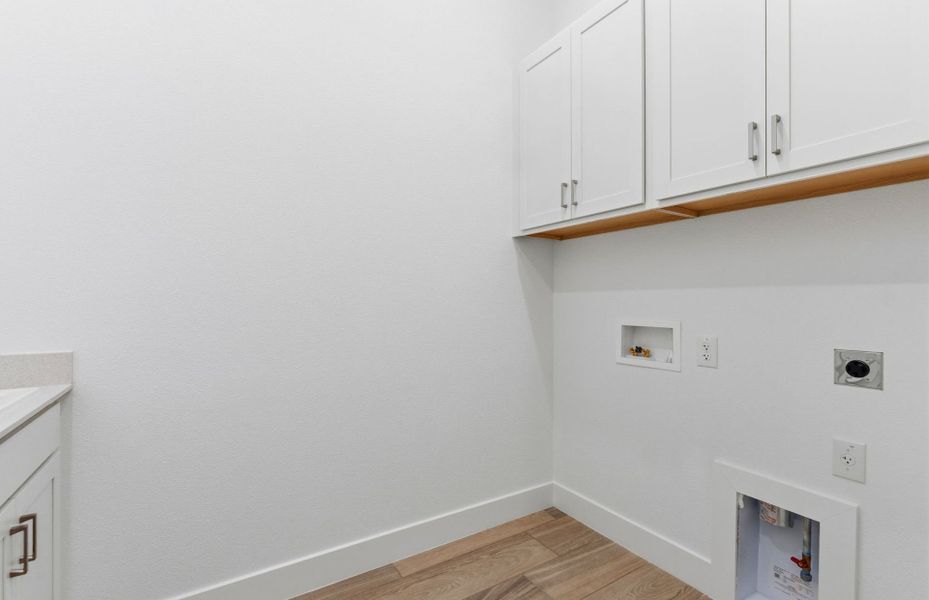 Spacious, unfurnished interior of a new home in Del Webb River Reserve, Spring Hill (Image 12).