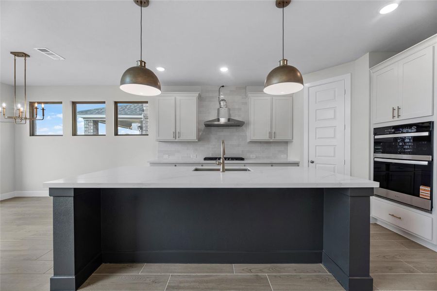 Representative image. Features, selections and colors may vary. Representative image. Features, selections and colors may vary.