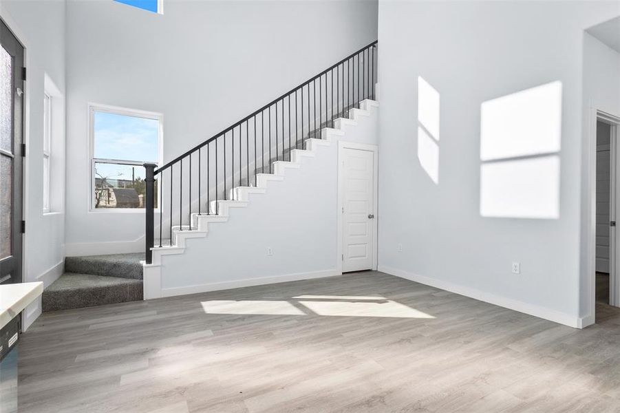 Spacious, unfurnished interior of a new home in , Granbury (Image 9).