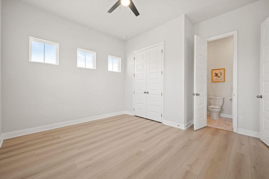 Spacious, unfurnished interior of a new home in , Summerville (Image 20).