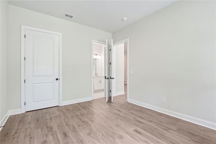 Spacious, unfurnished interior of a new home in Waterside, Peachtree Corners (Image 38).
