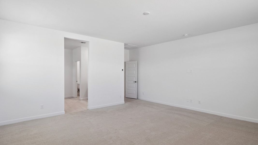 Representative unfurnished interior of a home built from the Cobalt by D.R. Horton in Zanjero Pass, Glendale (Image 31).