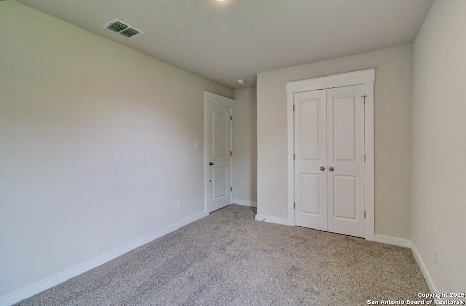 Spacious, unfurnished interior of a new home in Cloud Country, New Braunfels (Image 8).