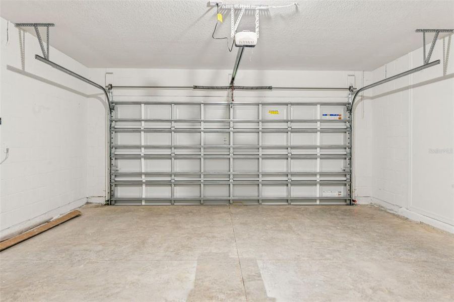Spacious, unfurnished interior of a new home in Hilltop Vistas, Dade City (Image 22).
