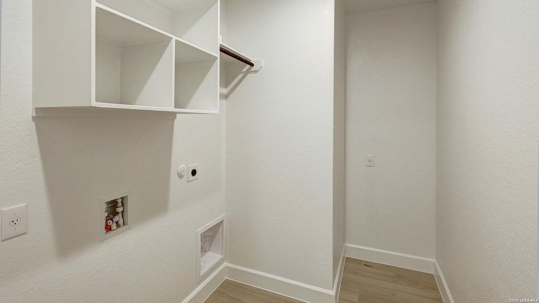 Spacious, unfurnished interior of a new home in The Ranches at Creekside, Boerne (Image 24).