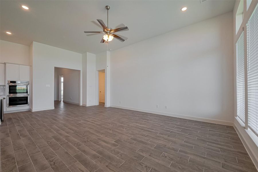 Spacious, unfurnished interior of a new home in Lago Mar, Texas City (Image 29). Spacious, unfurnished interior of a new home in Lago Mar, Texas City (Image 29).